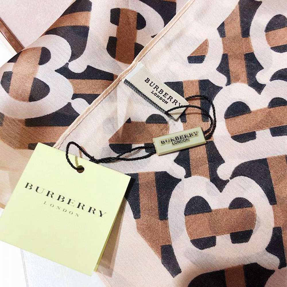 Bv*b*rry Scarf